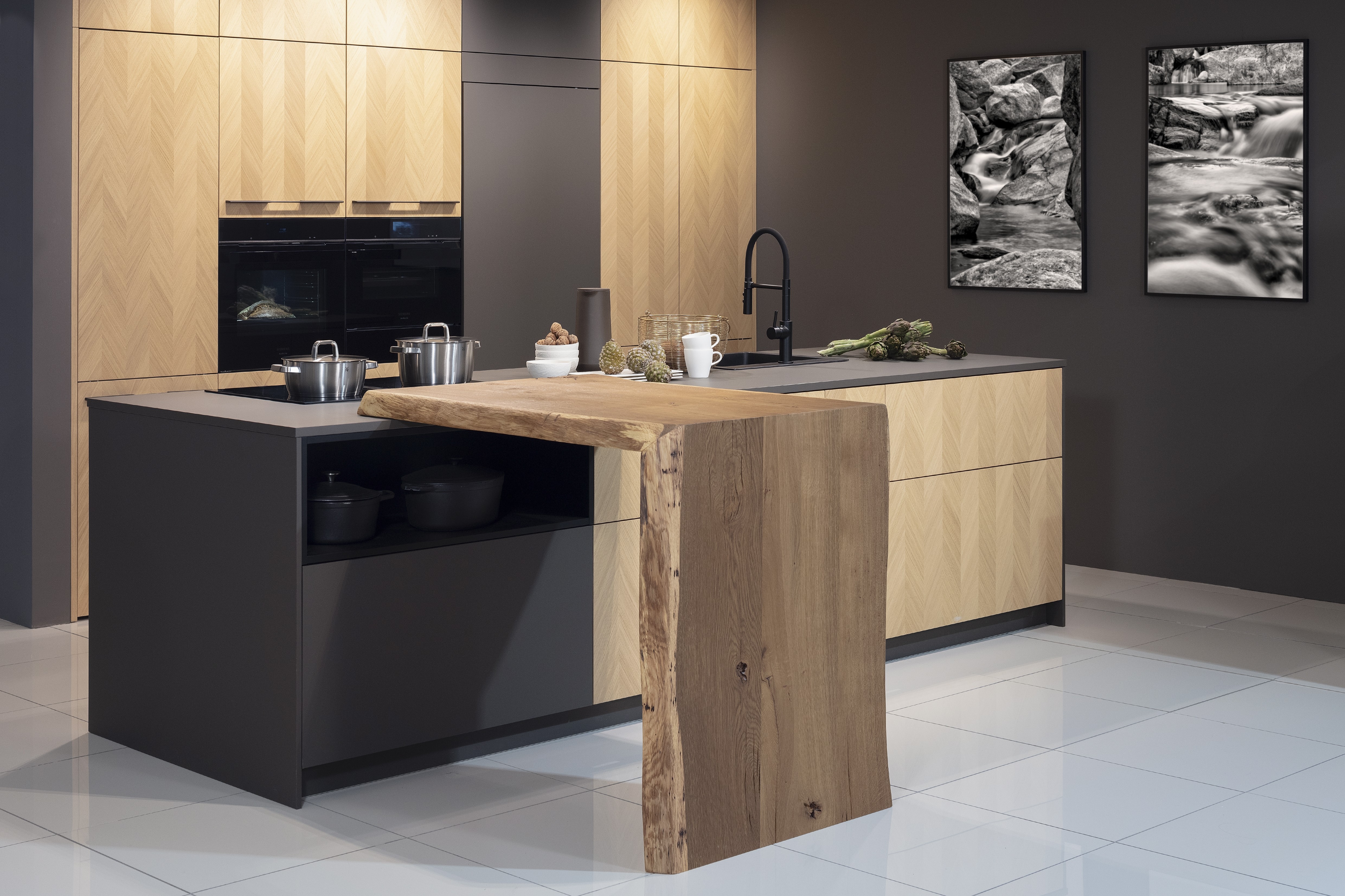 Ballerina-Küche mit Eichenfurnier