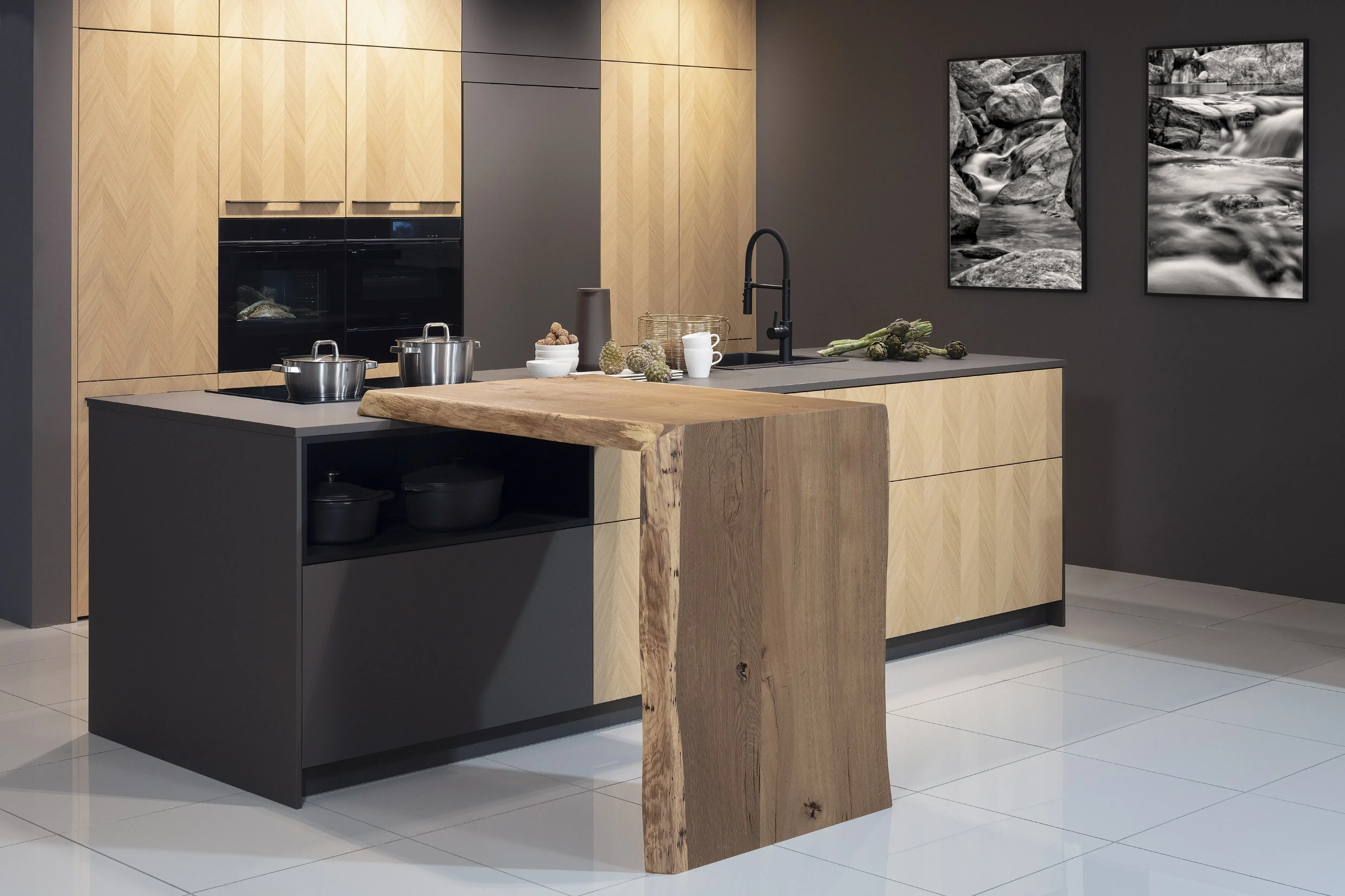 Küche mit Eichenfurnier